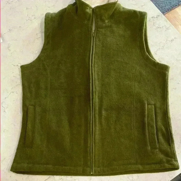 By Design Vest - Picture 1 of 8